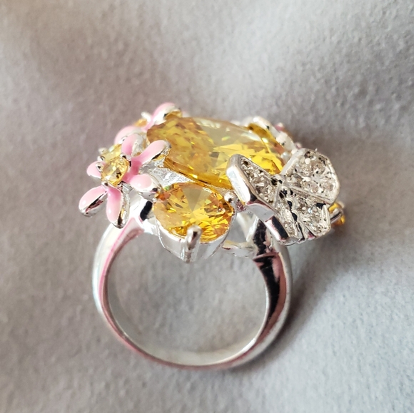 Large colorful statement ring - Picture 2 of 3